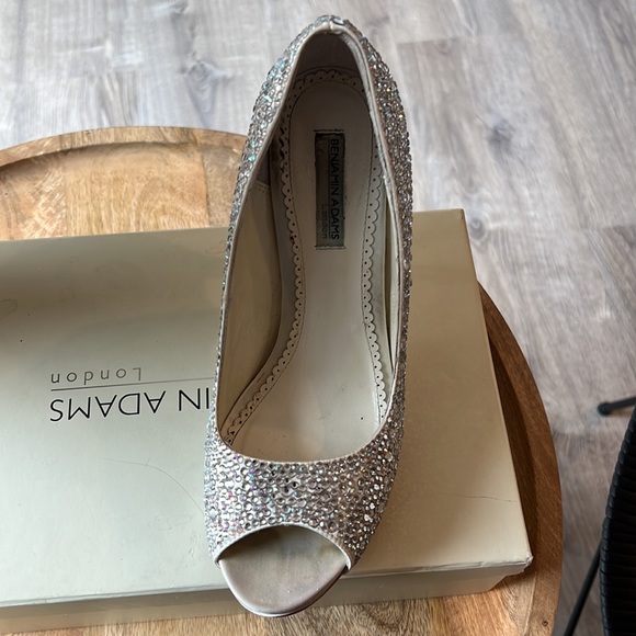 Benjamin Adams Charlize Peep Toe Iridescent Swarovski Heels Pumps Sz 8 - Picture 4 of 6